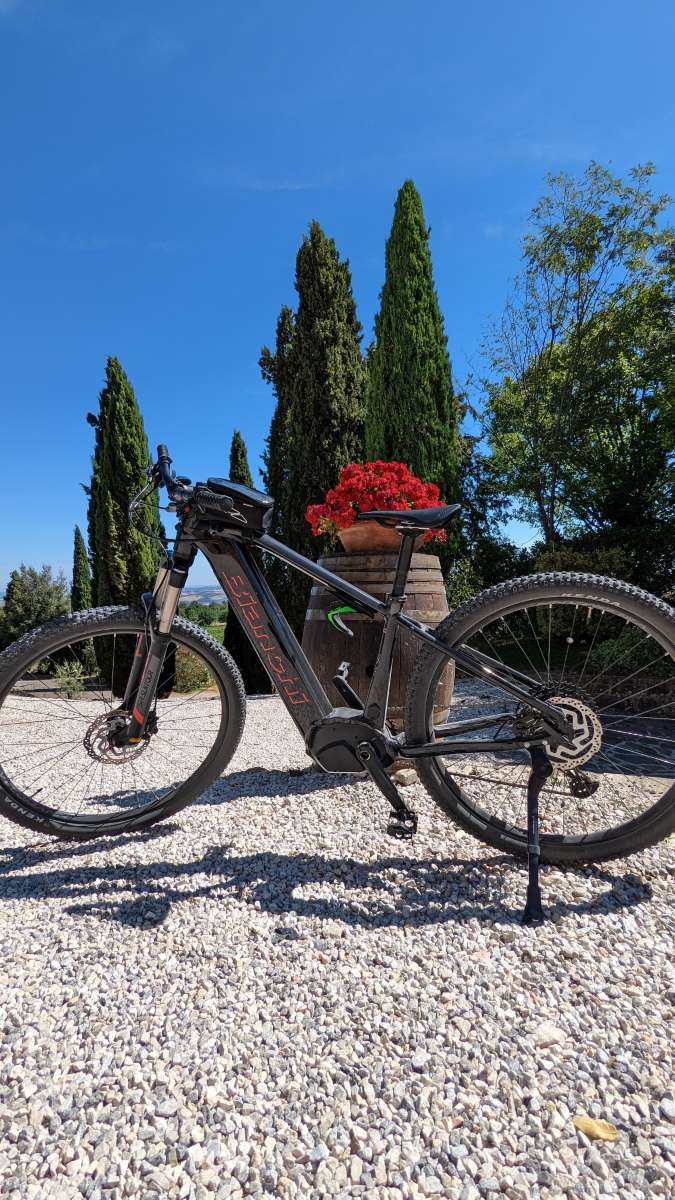 Officina Bici e Ricambi a Montalcino - Noleggio e-bikes o bici gravel e Tour guidati in Val d'Orcia (PXL 20220814 091508375 900x1200 1)