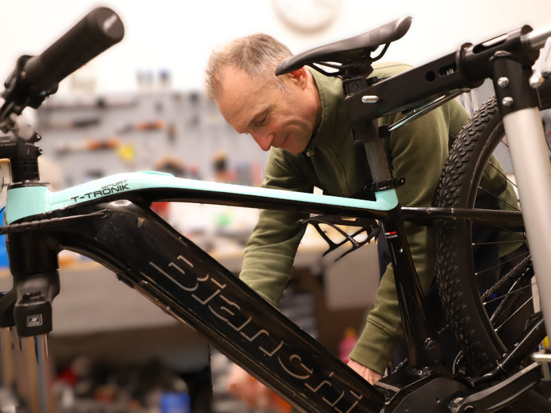 Officina Bici e Ricambi a Montalcino - Noleggio e-bikes o bici gravel e Tour guidati in Val d'Orcia (team Michele 01)